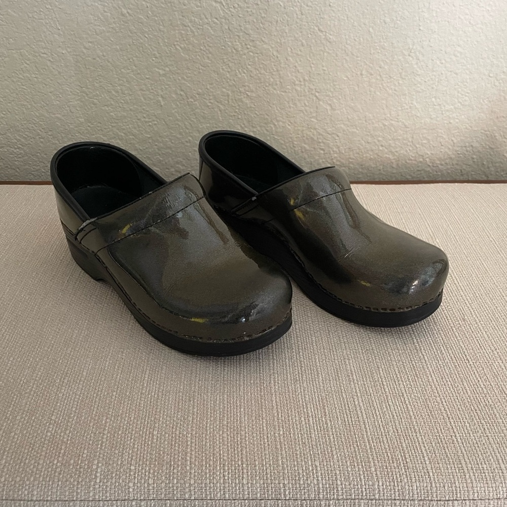 Dansko Professional Clogs Iridescent Green Nurse Slip On Shoes Size 37 (6.5-7)